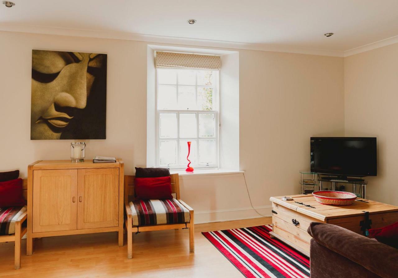 Lovely Mews In Circus Lane Near Car Park *